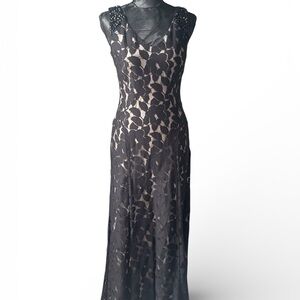 Stunning Ronni Nicole Petites black lace formal gown in size 4P.